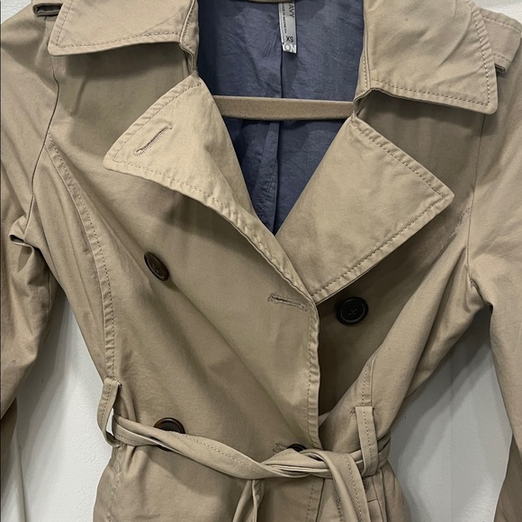 Old Navy Classic Tan Double-Breasted Trench Coat Khaki - Picture 6 of 9